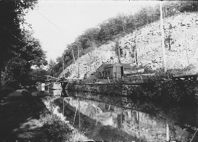 Canal boat picking up stone at the Delaware Quarry